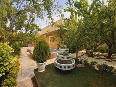 2800 متر باغ ویلابا قدمت بنا در شهریار