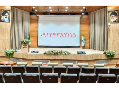 گل آرایی سالن همایش، سالن سمینار، سالن کنفرانس  با گلها و گیاههان مصنوعی