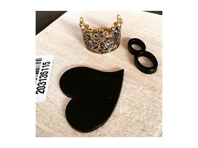 انگشتر عمده تاج طرح گل با نگينهاي سياه قلم 