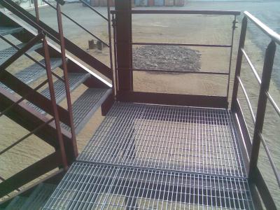 پله پاگرد دار-تولید و فروش انواع گریتینگ های فولادی