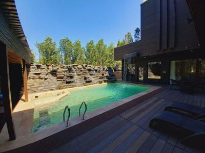 1075 متر کاخ ویلایی فاخر در شهریار