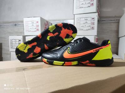 تولید و پخش انواع کفش ورزشی و لوازم ورزشی  در تبریز  