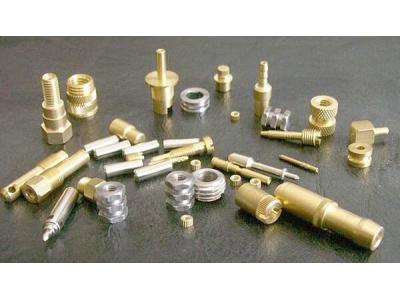 خدمات تراشکاری و فرزکاری