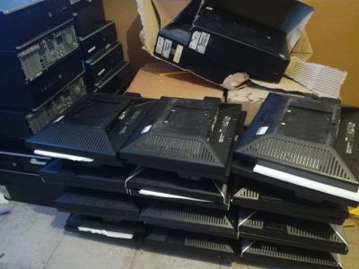 خدمات نرم افزار و سخت افزار