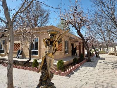 نوساز و شیک-باغ ویلا 1350 متری بازسازی شده در شهریار