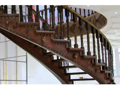 صنایع چوبی رضاپور تولید کننده نرده چوبی 