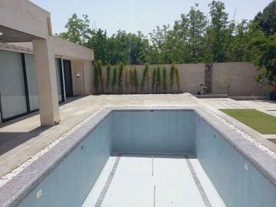 باغ ویلا با نگهبانی ملارد-820 متر باغ ویلای نوساز زیبا در ملارد
