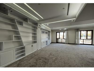 فروش آپارتمان / نفت شمالی / 147 متر / دو پارکینگ / ویو عالی / 09126449590