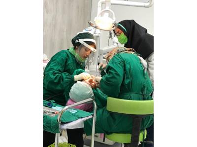 دکتر بهارک دلنواز دندانپزشک و متخصص بیماری‌های لثه  در اسلامشهر