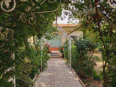 2200 متر باغ ویلا با بنای قدیمی در شهریار