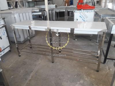 میز کار وسط کار