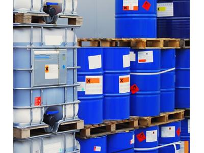 فروش متانول و انواع حلال های شیمیایی به صورت عمده و بشکه