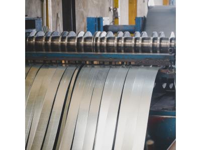 خدمات برش رول به رول( ضخامت 0.2MM الی 5MM)