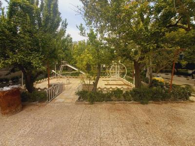درب های زیبا-2800 متر باغ ویلابا قدمت بنا در شهریار