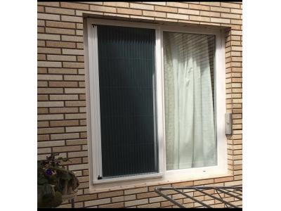 پنجرهupvcوشیشه دوجداره و توری پلییه ای