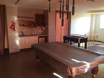  فروش باغ ویلا 850 متری در محمد شهر(کد215)