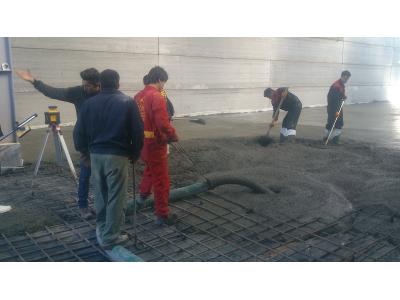 مش گذاری و بتن ریزی کف پارکینگ سوله پمپ بنزین با ماله پروانه موتوری