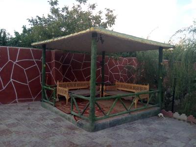 ویلا باغ 1200 متری  شیک قیمت مناسب با بنا 