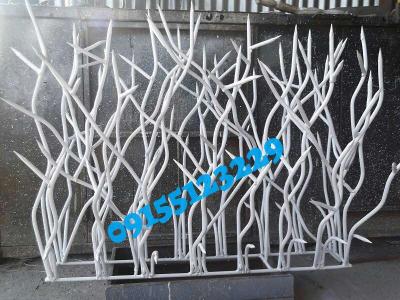 نرده شاخ گوزنی روی دیوار مشهد