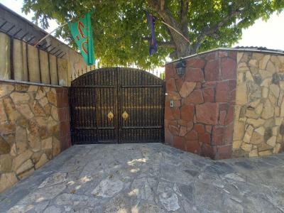 2100 متر باغ ویلای شیک در بهترین موقعیت شهریار