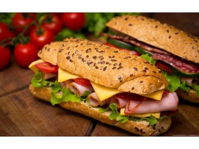 ساندویچ گوشت-  بهترین فست فود محدوده پاکدشت