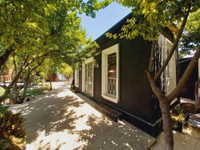 سرویس خواب چوبی-باغ ویلای 1000 متری با انشعابات کامل در شهریار