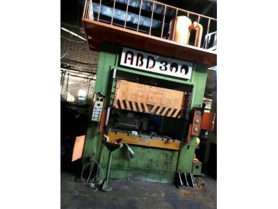 واردات و خريد و فروش انواع ماشين الات صنعتي