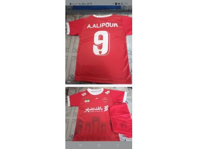 تولید انواع پوشاک ورزشی سامان اسپرت 