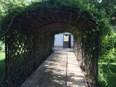  فروش باغ ویلا 2500 متری در زیبا دشت(کد147)