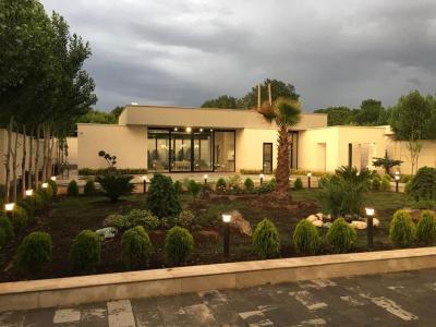 باغ ویلا باانشعابات محمدشهر-1160 متر باغ ویلای دیزاین شده در محمدشهر