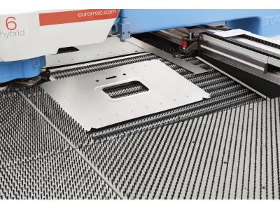 خدمات ماشینکاری ، برش لیزر،خم بریک CNC، پانچ CNC و رنگ پودری