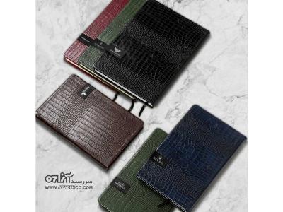 شرکت آزاده-تولید کننده  انواع سررسید 1402و تقویم رومیزی 1402و هدایای تبلیغاتی