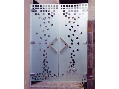 طراحی شیشه و سندبلاست آزادی