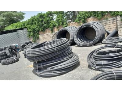 دریچه منهول و لوله اتصالات