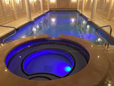  مشاوره ،طراحی و اجرای تخصصی استخر، سونا و جکوزی ، آب سرسره، تونل مه، آب نما و آبشار شیشه ای