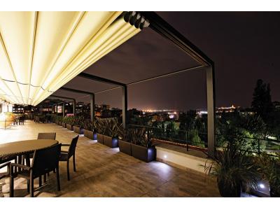 سقف برقی متحرک وبلا و کافه رستوران و استخر