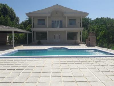 2000 متر باغ ویلای شیک درشهریار