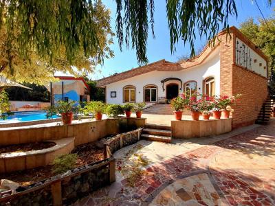 2150 متر باغ ویلای بسیار زیبا در شهرک زیبادشت