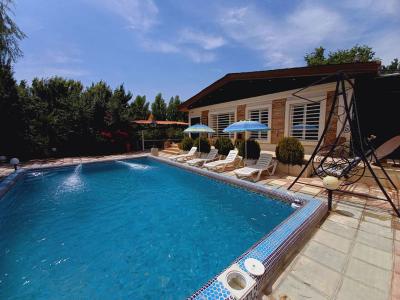 724 متر باغ ویلای استخردار در شهریار