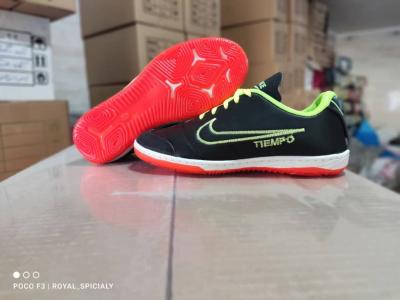 تولید و پخش انواع کفش ورزشی و لوازم ورزشی  در تبریز  