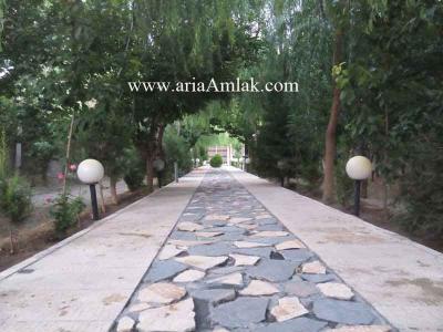 ویلا دارای حیاط- 850 متر باغ ویلا شیک و اکازیون مناسب برای سکونت
