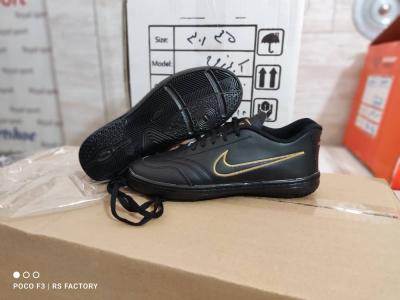 تولید و پخش انواع کفش ورزشی و لوازم ورزشی  در تبریز  